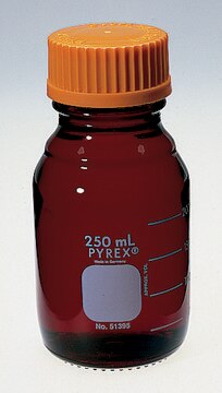 Pyrex&#174; low actinic media storage bottle, graduated with screw cap capacity 500&#160;mL