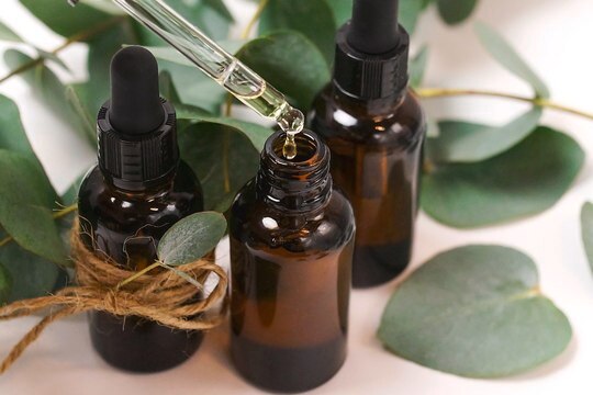 Eucalyptus oil natural, &#8805;80%, product of Dutch Essential Oils, FG